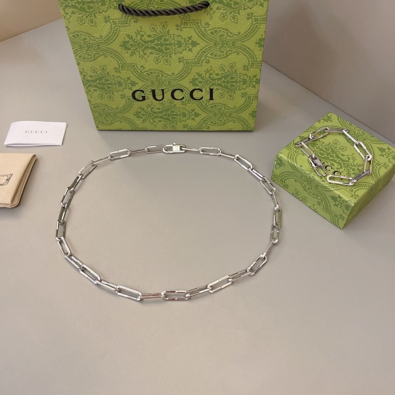 G*u*i necklaces